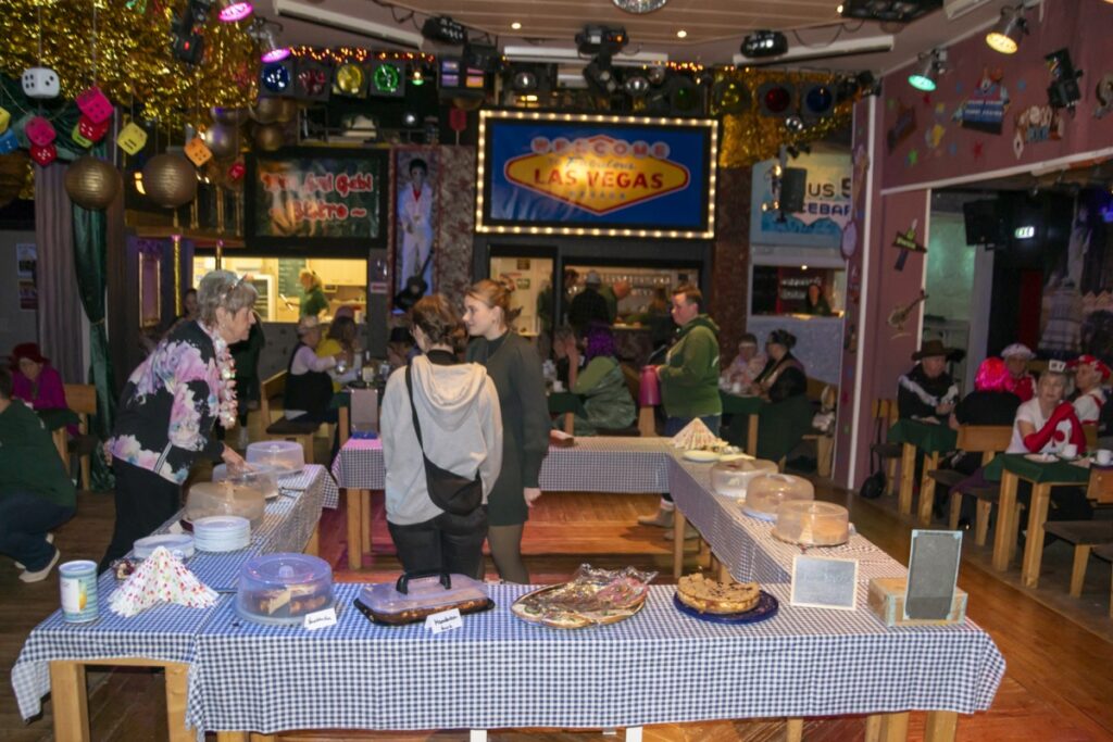 Ein leerer Magen feiert nicht gern - Auftakt unser Veranstaltung mit Kaffee und Kuchen 