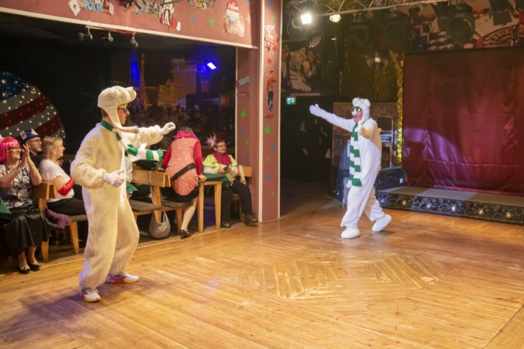 Gleich brennt die Luft - die Eisbären sind los