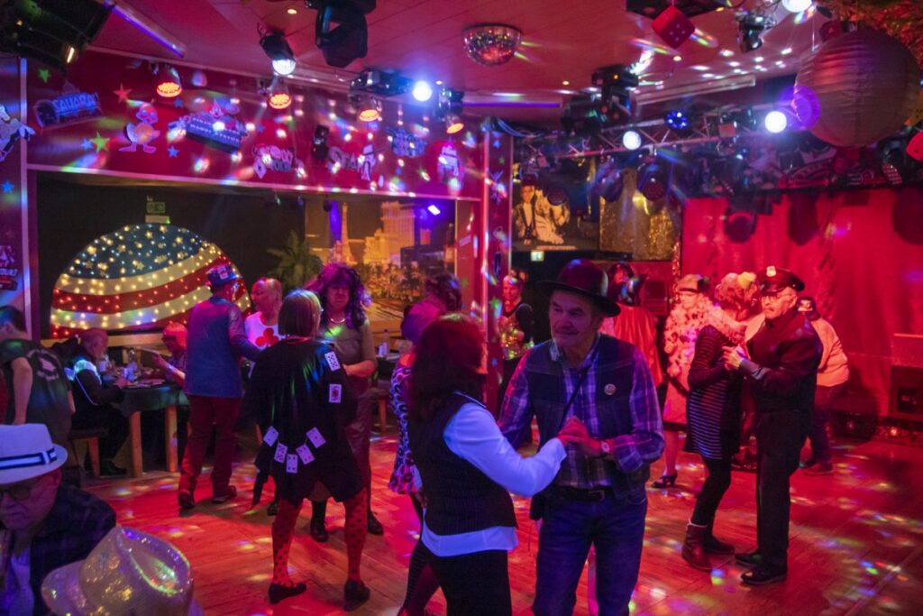 Anschließend wurde die Tanzfläche erobert und eine kesse Sohle aufs Parket gelegt