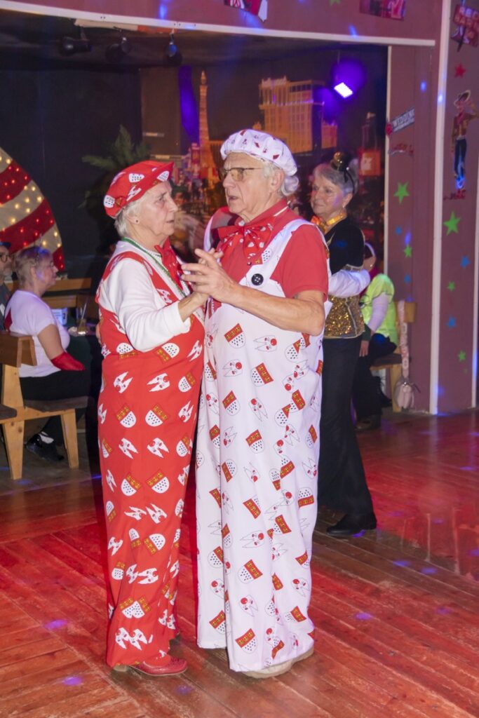 Die beiden schönsten Kostüme beim Tänzchen