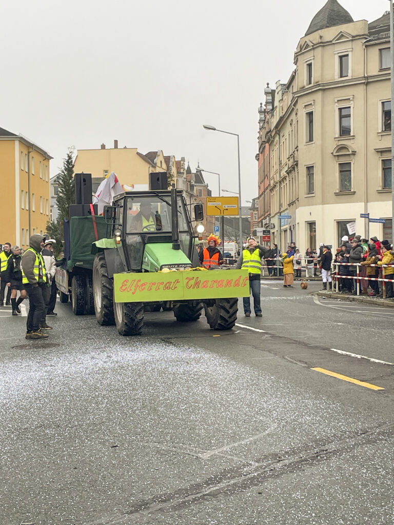 Die Tharandter sind mit dem Trecker da.