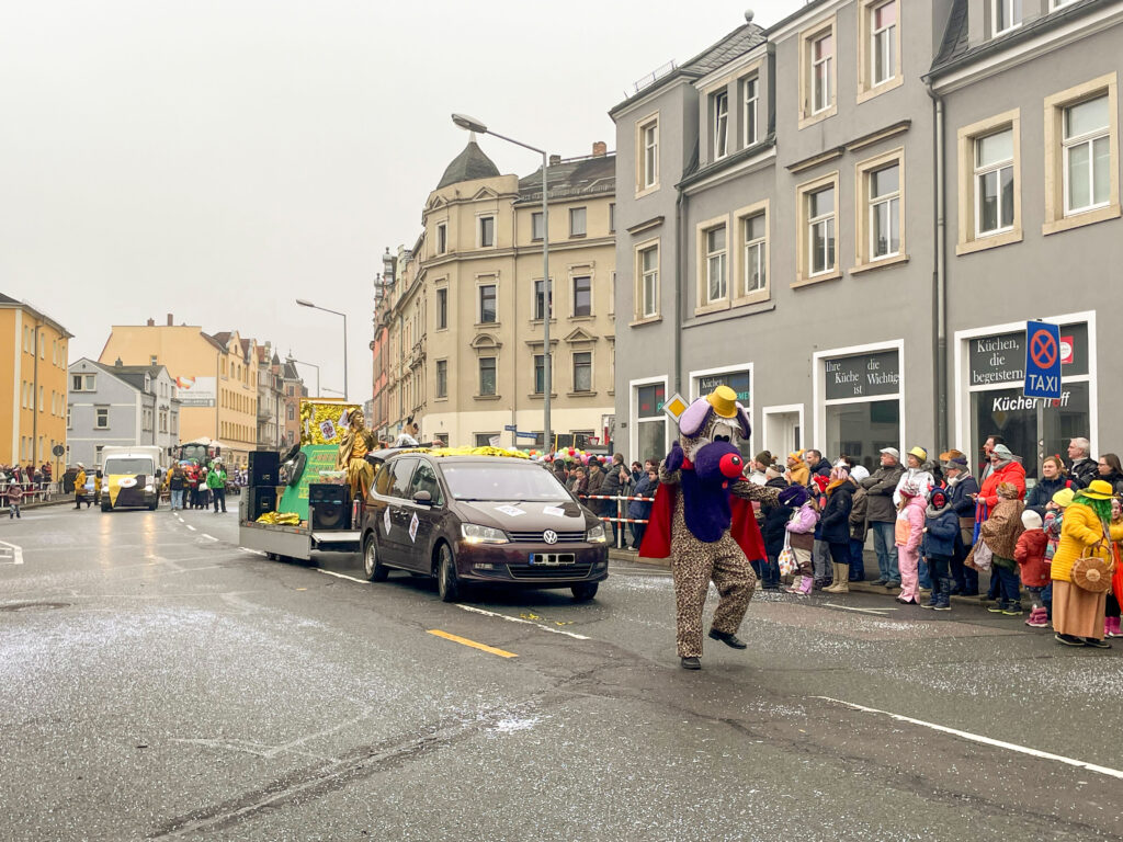 Unter dem Zauberhund-Kostüm steckt natürlich unser Meister Klecks.