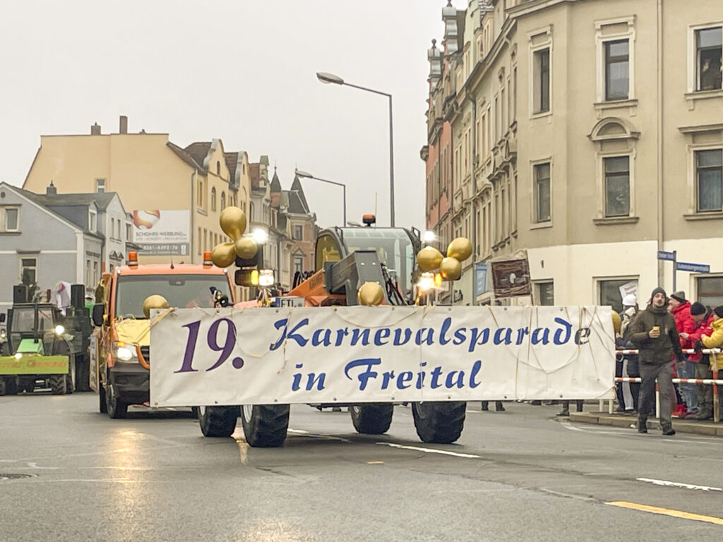 Die 19. Karnevalsparade startet.