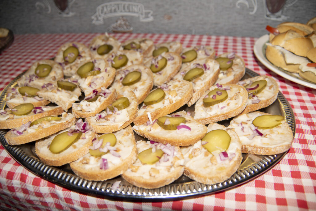 Fettbemme und Fischbrötchen - Grundnahrungsmittel für Karnevalisten